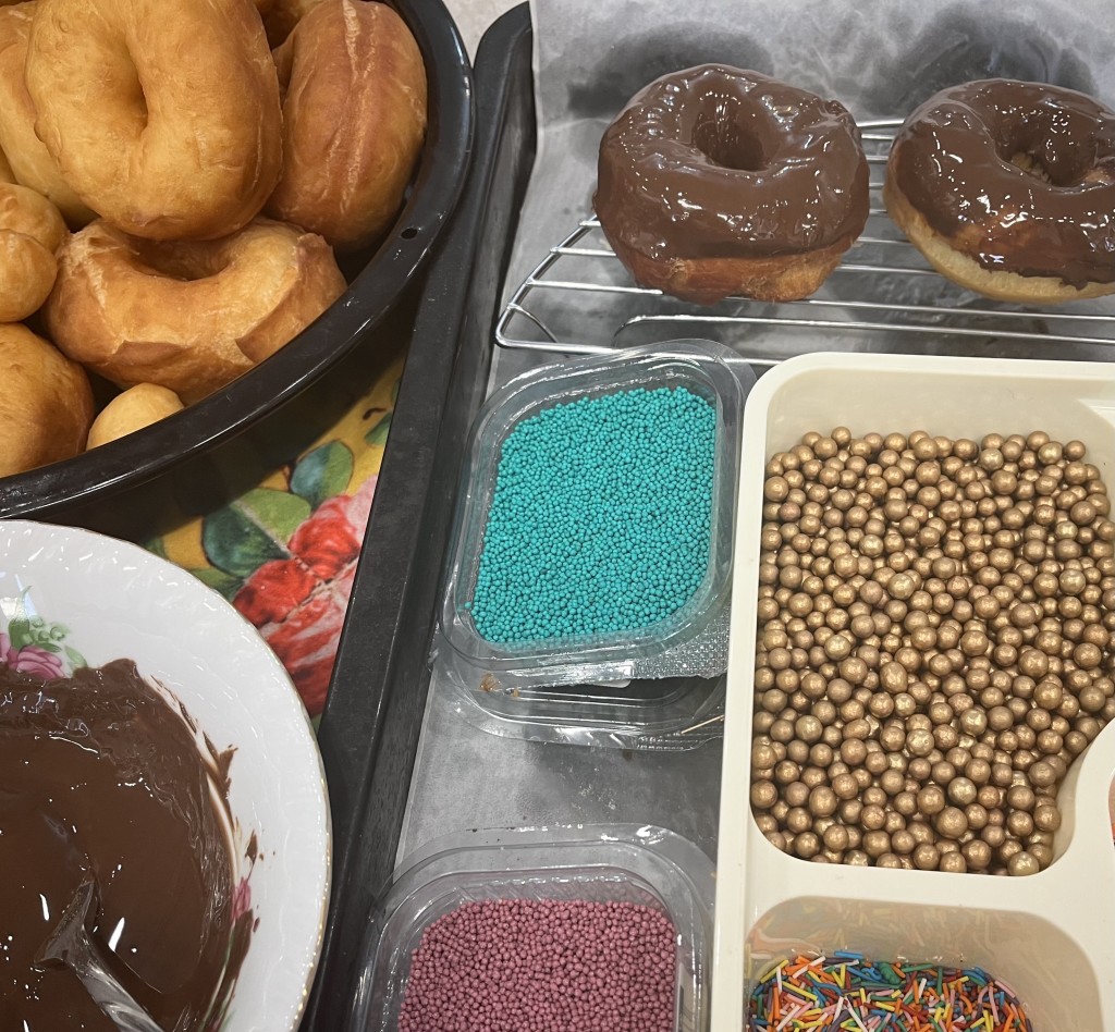 دونات با روکش شکلاتی - تصویر 4