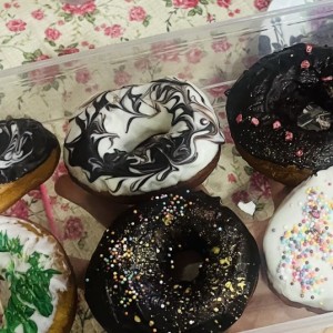 دونات با روکش شکلاتی - تصویر 2