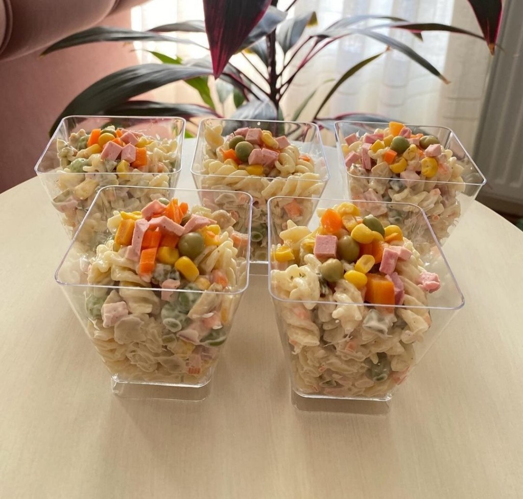 شات سالاد ماکارونی تک نفره