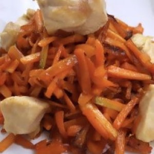 مایه هویج پلو با سینه مرغ (نیم کیلویی)