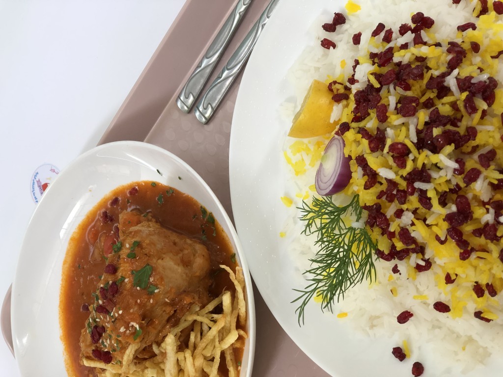 زرشک پلو با سینه مرغ