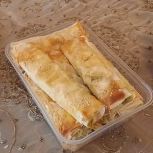 بورک اسفناج یا بورک مرغ و قارچ