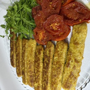 سوسیس آلمانی خانگی بدون نگهدارنده باگوشت گرم وتازه - تصویر 1