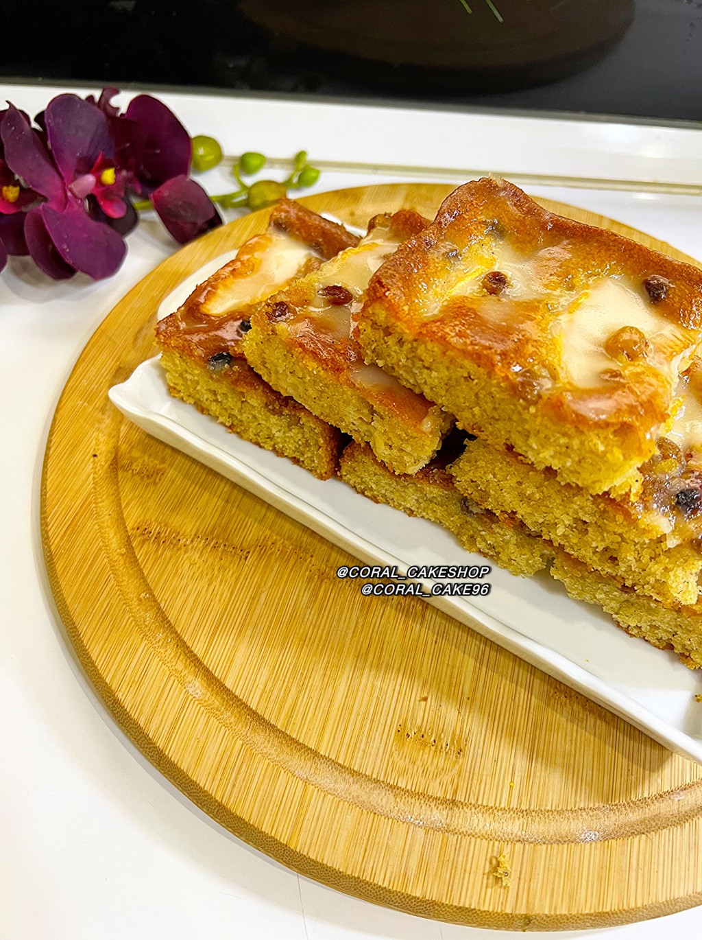 کیک خیس سیب و کشمش