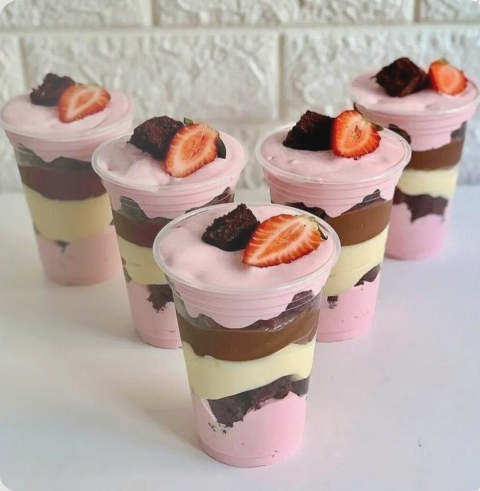 پک 10 عددی دسر کرم توت فرنگی و شکلات