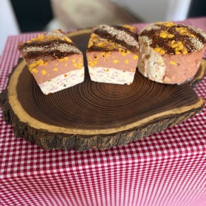 سوسیس آلمانی خانگی بدون نگهدارنده باگوشت گرم وتازه - تصویر 2