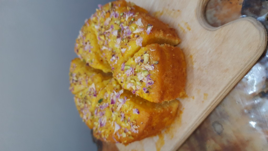 کیک زعفرانی