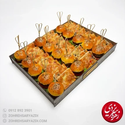 سینی مخلوط مینی برگر و مینی پیتزا