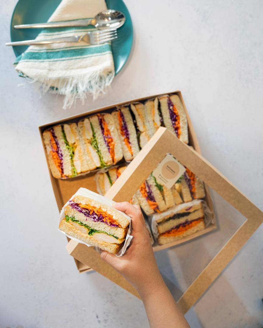 ساندویچ مرغ و سبزیجات - تصویر 1