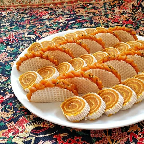 حلوا زعفرانی با نون بستنی و حلوا کیلویی با شیره خرما و شیره انگور یک کیلویی