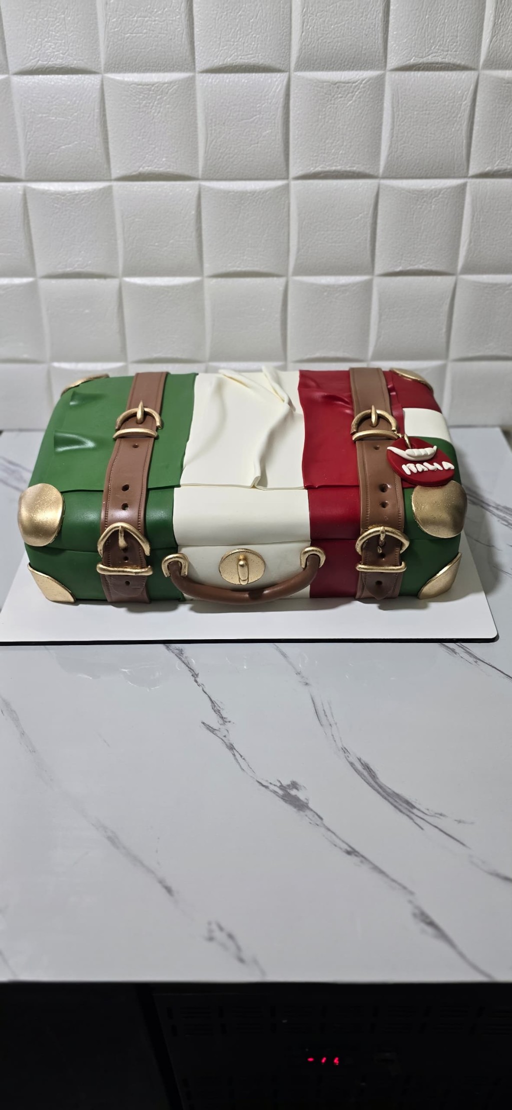 کیک چمدون فوندانت  - تصویر 1