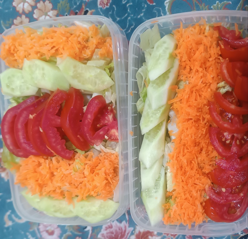 سالاد فصل ۲۰۰گرم - تصویر 1