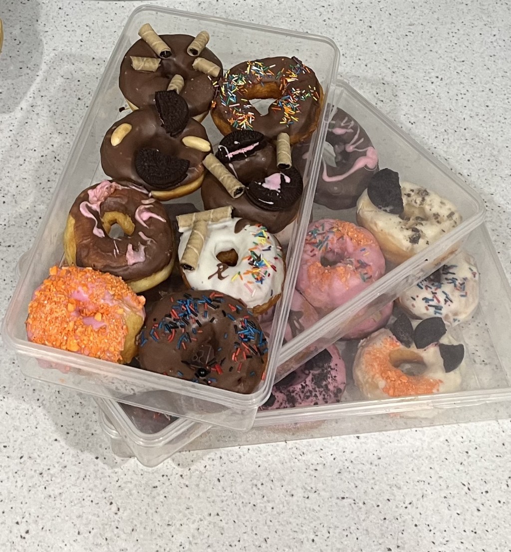 دونات با روکش شکلاتی - تصویر 3