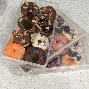 دونات با روکش شکلاتی - تصویر 3