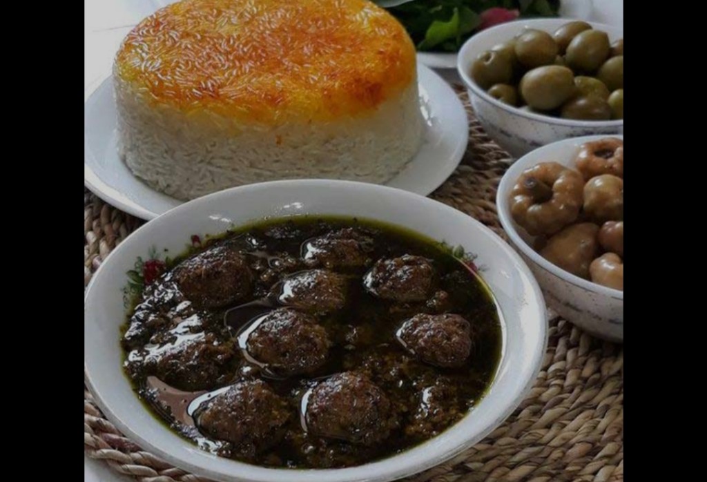 پلو زعفرانی با خورشت فسنجان با گوشت قلقلی مجلسی خاص - تصویر 1