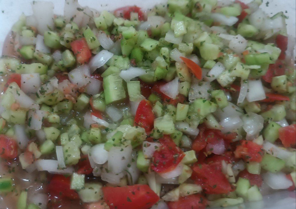 سالاد شیرازی با سبزیجات معطر نیم کیلویی  - تصویر 1