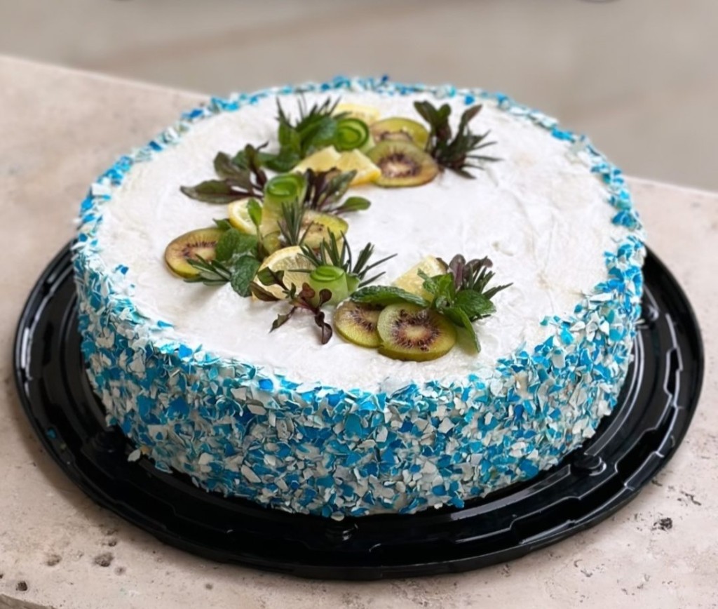 کیک مرغ گردویی  متوسط