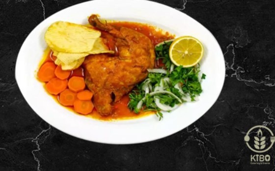 خوراک مرغ با دور چین