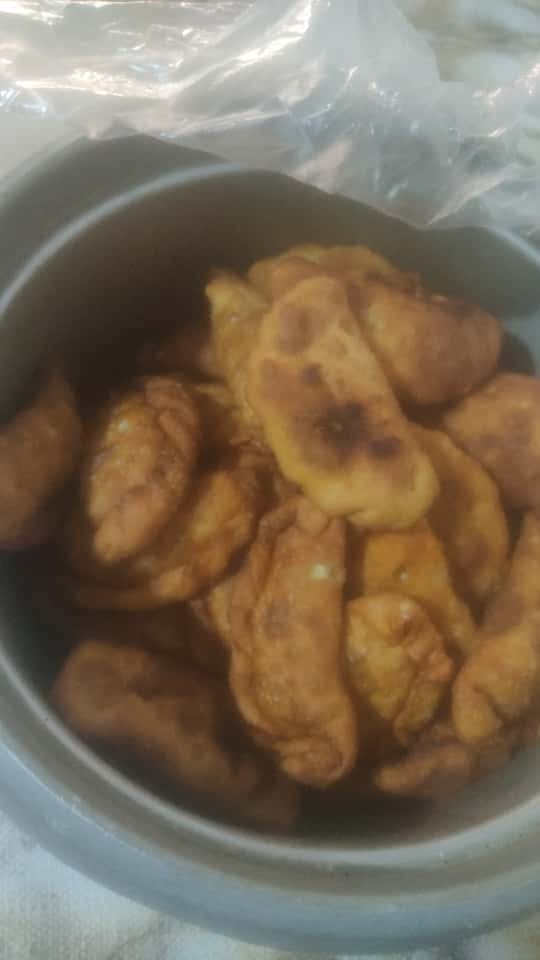 پیراشکی خونگی گوشت و قارچ با سس رب انار 