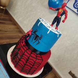 کیک مرد عنکبوتی دو طبقه طعم شکلاتی