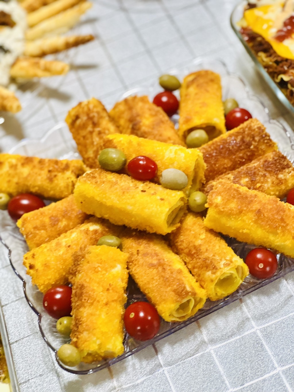 رول سوخاری ژامبون و پنیر پیتزا دونه ای 