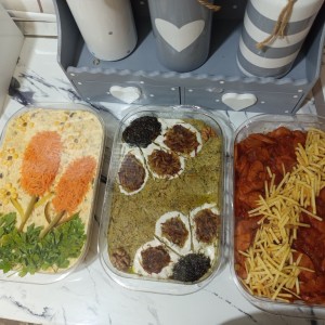 کشک بادمجان و سالاد الویه و بندری