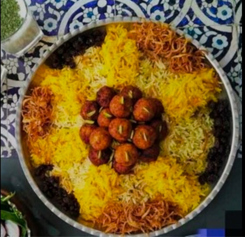 رشته پلولوکس با پیازداغ مخصوص و گوشت قلقلی  مجلسی خاص - تصویر 1