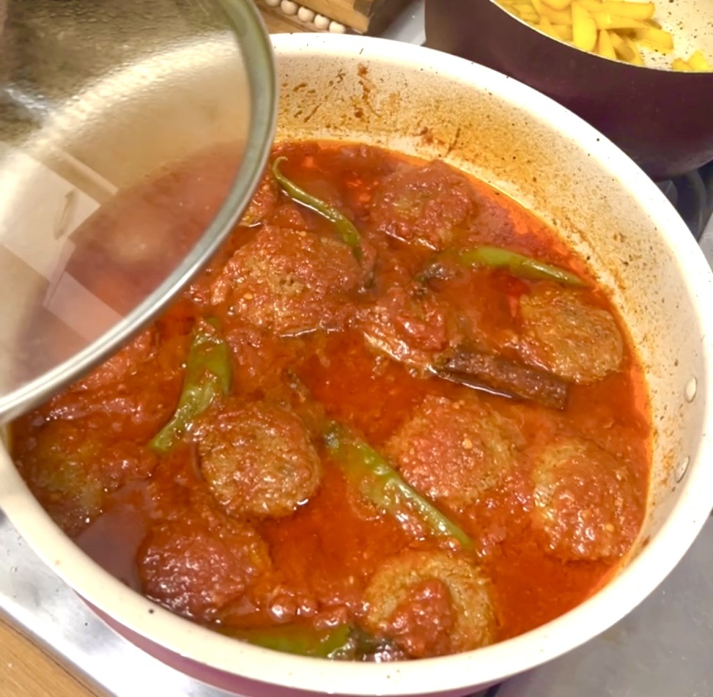 کباب تابه ای با سس گوجه فرنگی 